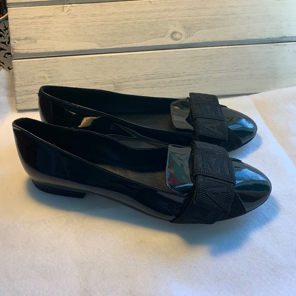 Michael Michael‎ Kors – Elegant Logo Bow Flats in Black Leather (Size 6.5) - Picture 4 of 11